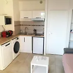 Joli à *